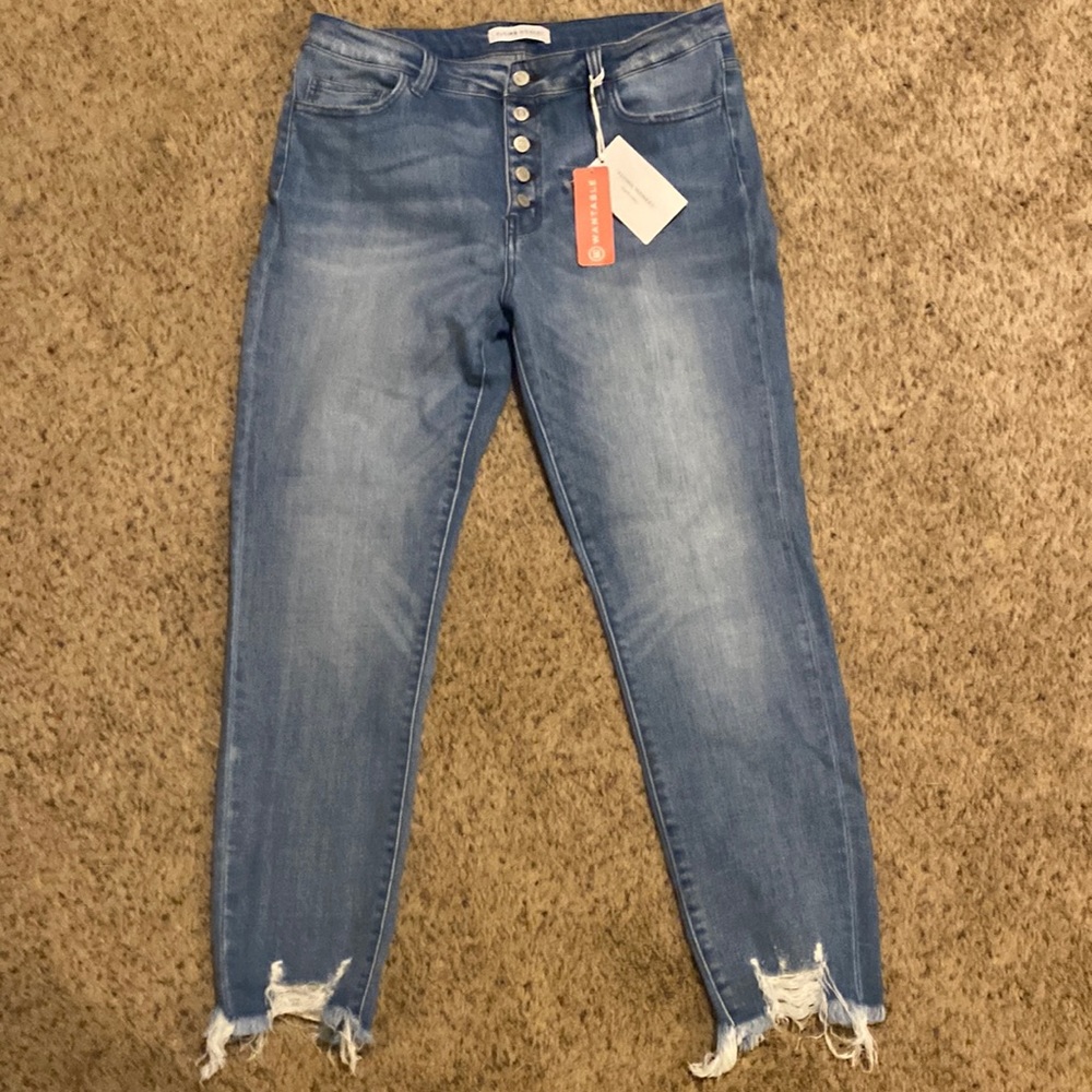 Flying Monkey Mid Rise Button Fly Skinny Jeans. Size 32. NWT.